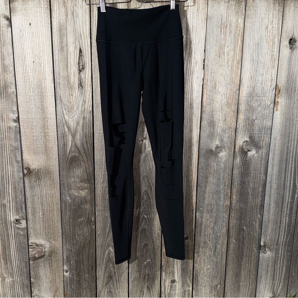 ALO Yoga High Waist Ripped Warrior Legging in Black Size Small